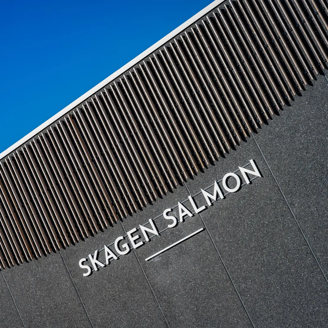 Facade med logo hos Skagen Salmon