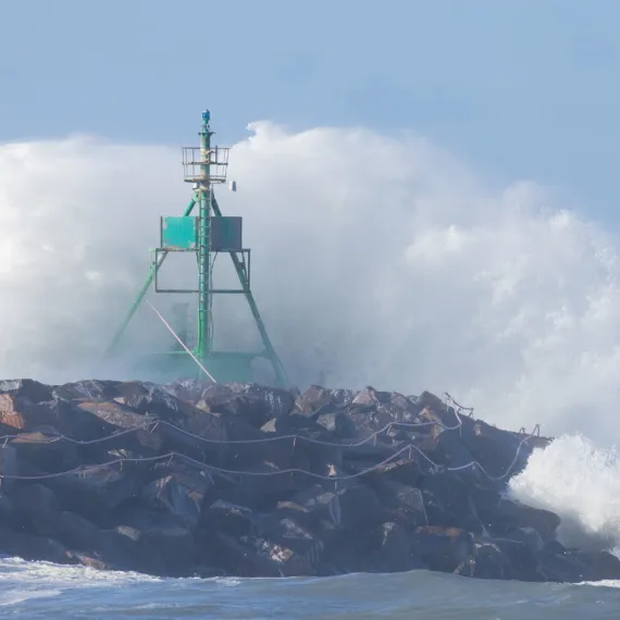 Stormvejr ved Hirtshals Havn