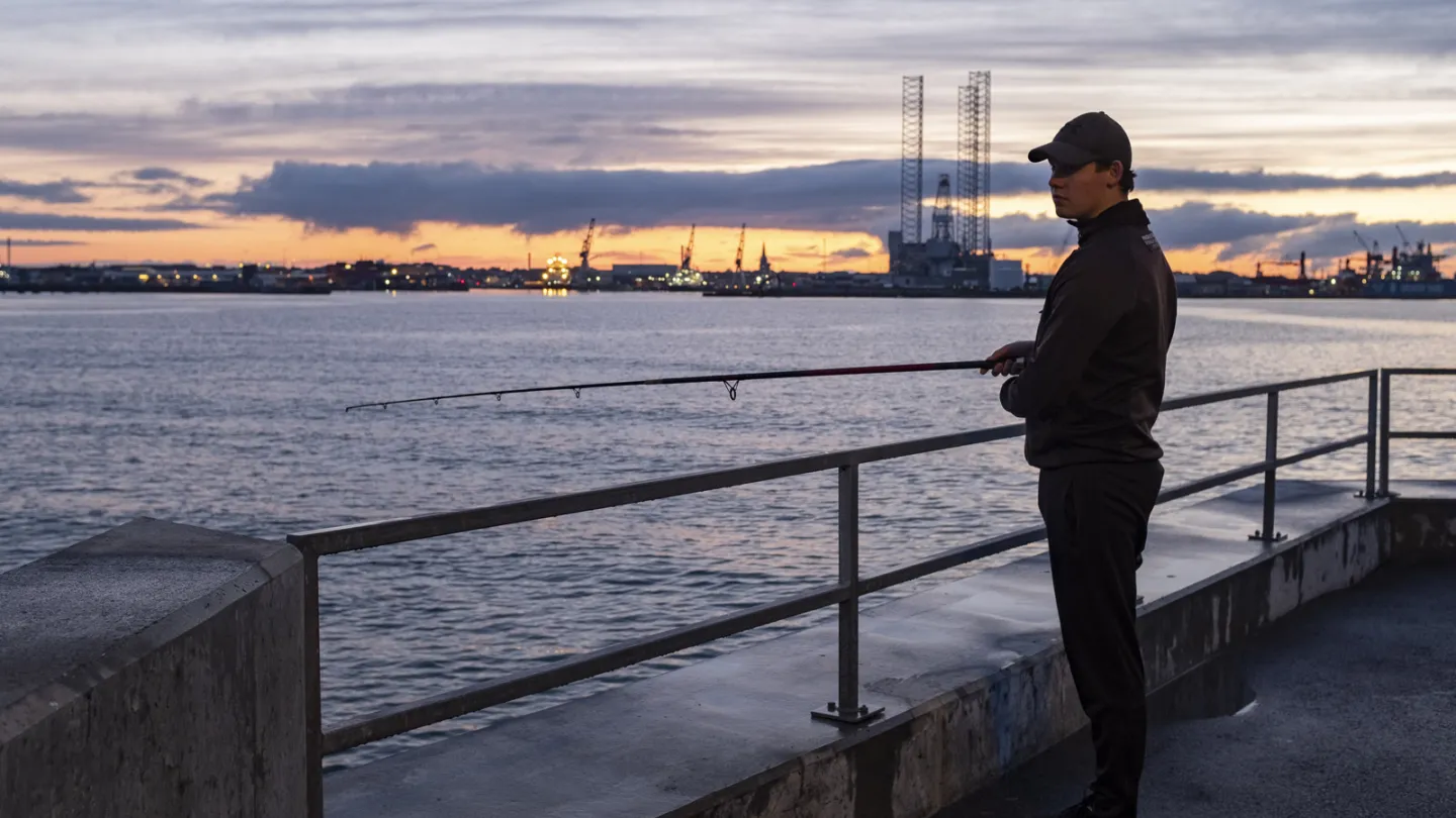 Lystfisker ved den nye mole i Frederikshavn