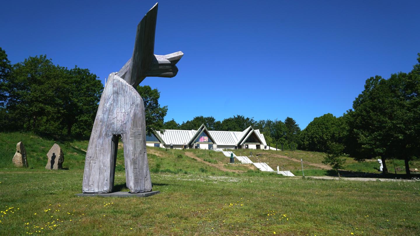 Dronninglund Kunstcenter - udstilling Forunderlig Skulptur-Natur